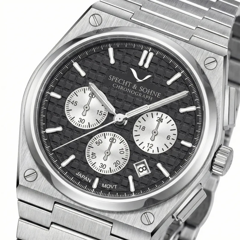 Mostrador cinza grafite com ponteiros luminosos e acabamento escovado e espelhado alternado - relógio prata masculino sofisticado