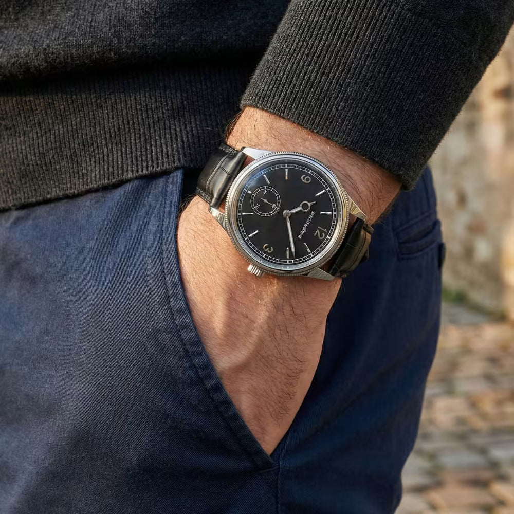 Specht_Sohne_Relogio_Vintage_Masculino_Invictus_1986_Preto_no_pulso