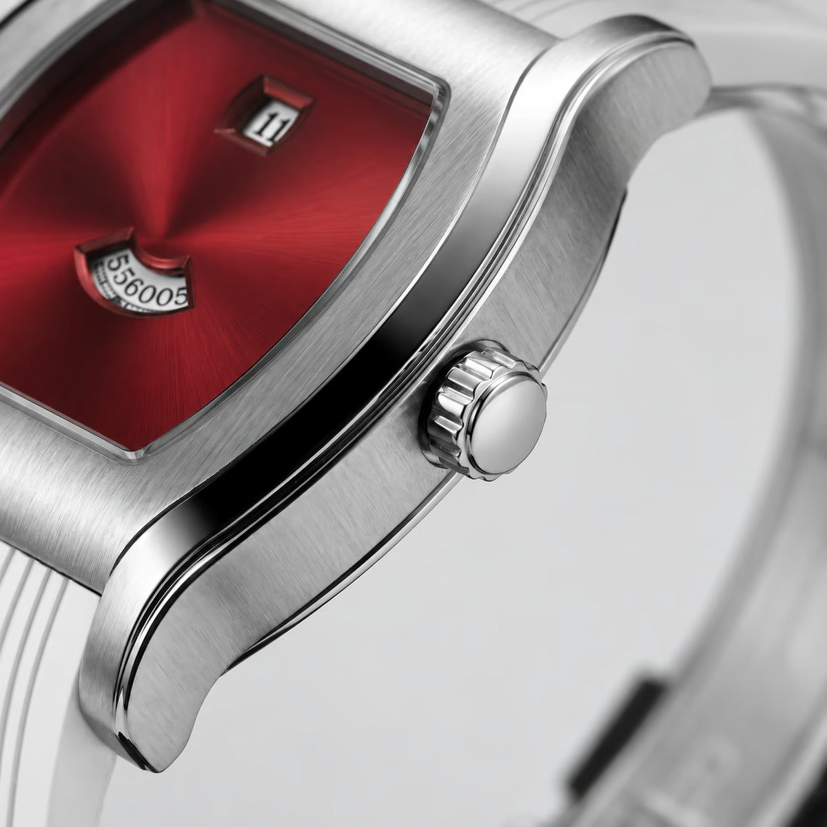 Detalhe da coroa e mostrador vermelho do Specht & Söhne Noble Red