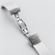 Fecho aberto do Specht & Söhne Noble Red com pulseira branca