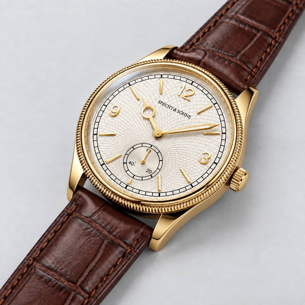 Specht & Söhne Invictus 1986 Gold em três quartos, com caixa dourada, mostrador branco, numerais dourados e pulseira marrom.