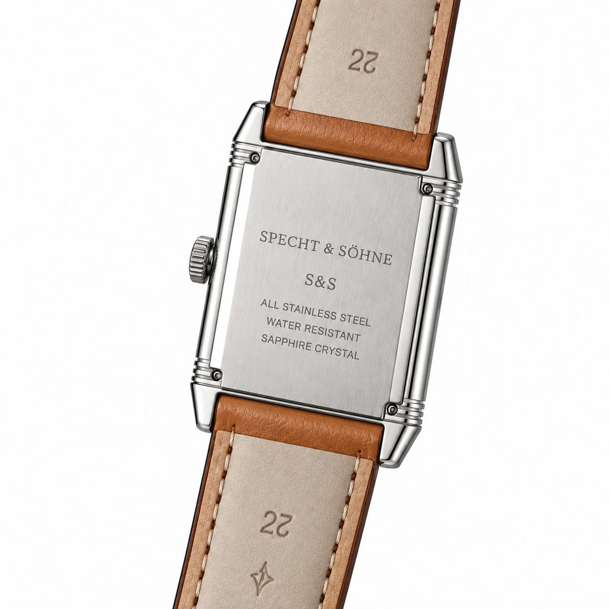 Verso do Specht & Söhne Reverso Silver 24mm em aço inoxidável, com gravação da marca e pulseira de couro caramelo.